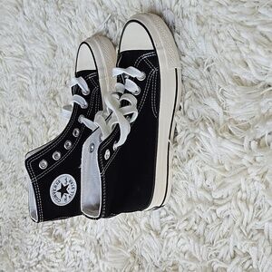 Converse High Tops Women’s Size 5
